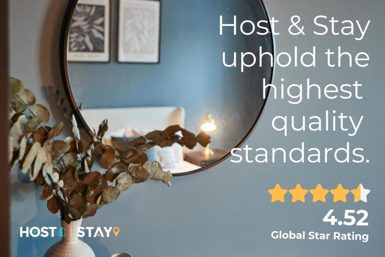 Host & - Flowergate Apartment Whitby