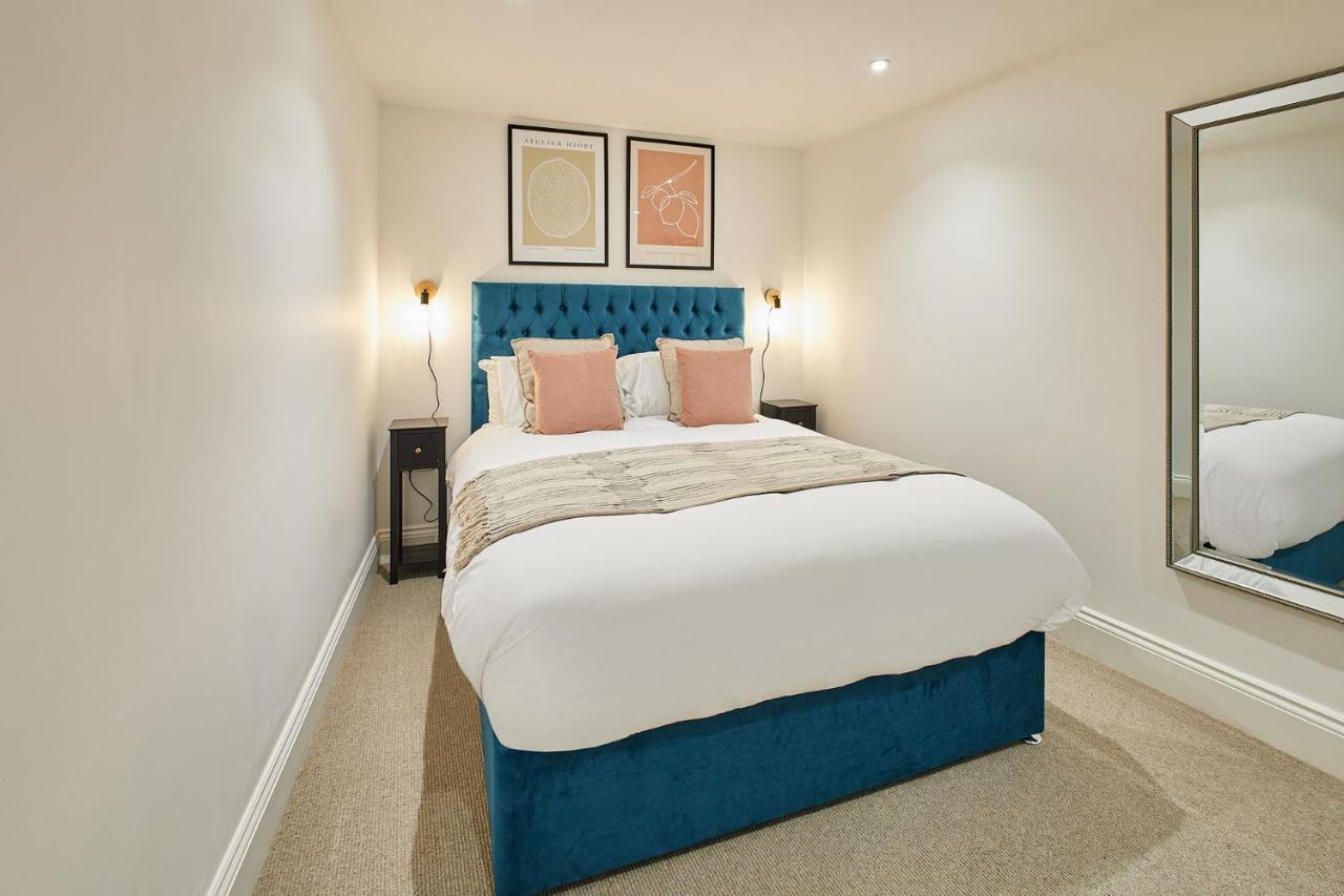 Host & - Flowergate Apartment Whitby